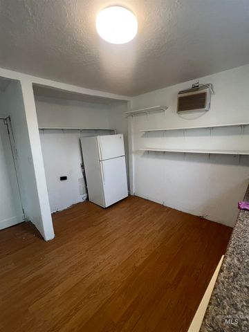 556 Gardner Ave, Twin Falls, ID 83301