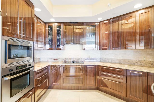 2700 N Ocean Drive 905b, Singer Island, FL 33404