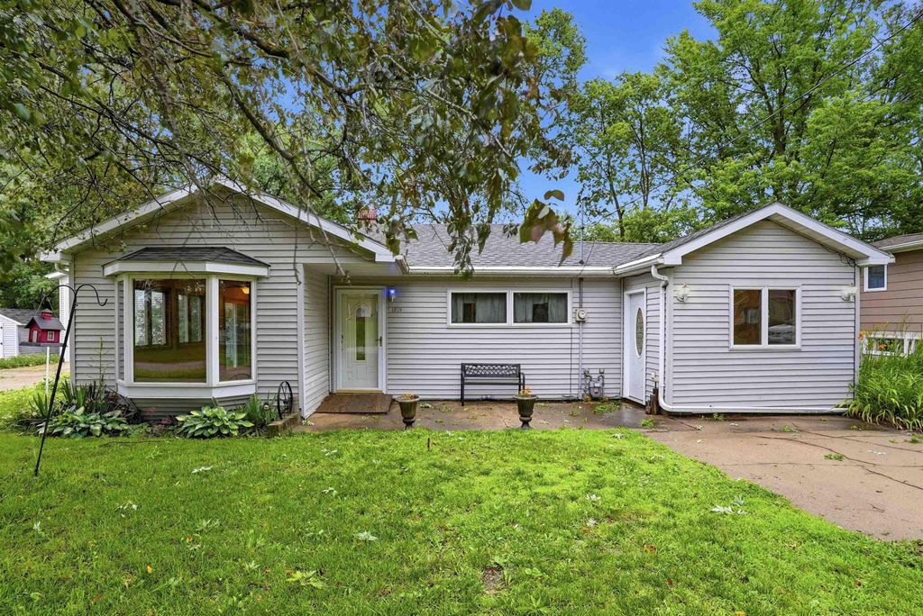 1219 Western Avenue, Cedar Falls, IA 50613