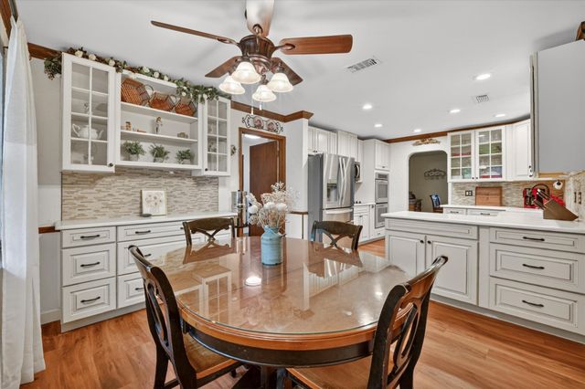 2214 Ravinia Drive, Arlington, TX 76012