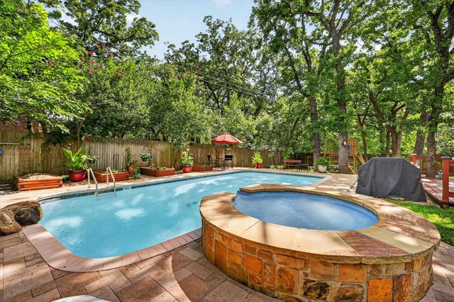 2214 Ravinia Drive, Arlington, TX 76012