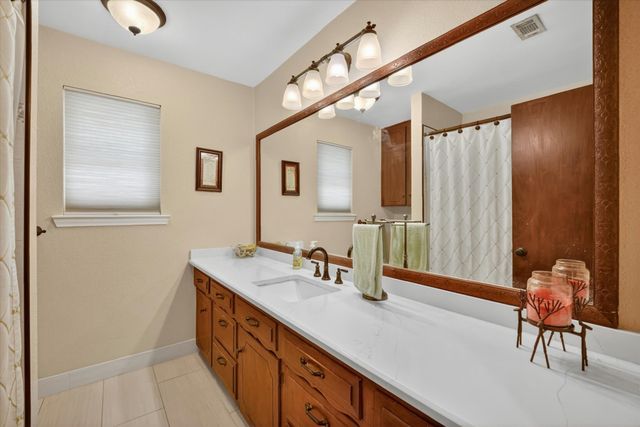 2214 Ravinia Drive, Arlington, TX 76012