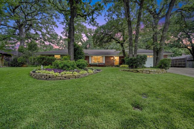 2214 Ravinia Drive, Arlington, TX 76012