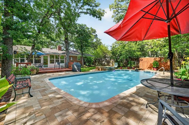 2214 Ravinia Drive, Arlington, TX 76012