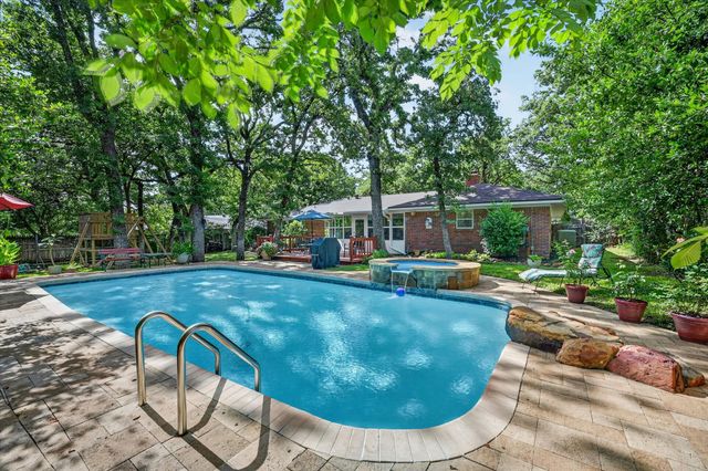 2214 Ravinia Drive, Arlington, TX 76012