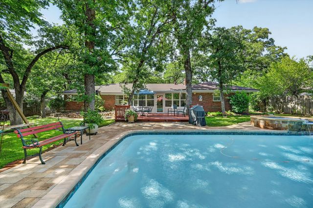 2214 Ravinia Drive, Arlington, TX 76012