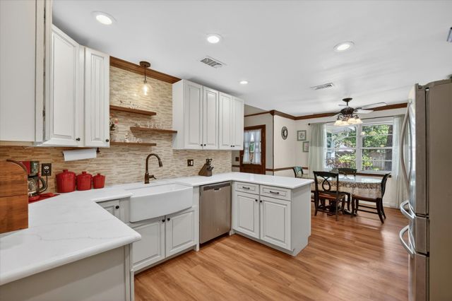 2214 Ravinia Drive, Arlington, TX 76012