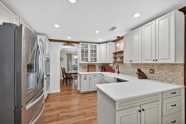 2214 Ravinia Drive, Arlington, TX 76012