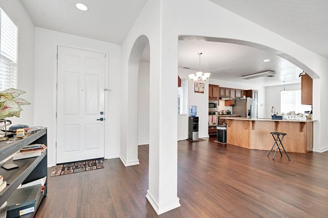 4421 W Pinsapo Drive, Fresno, CA 93722