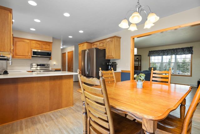 5093 SNAPDRAGON CIRCLE, Little Suamico, WI 54141