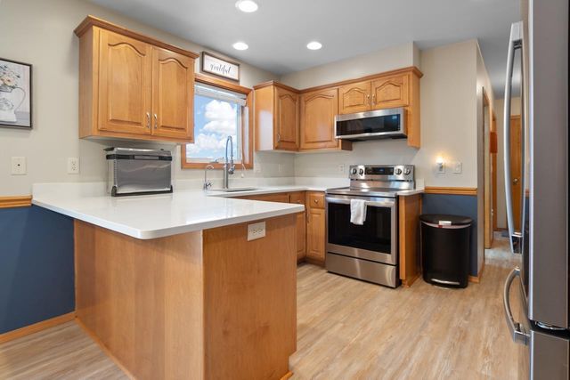 5093 SNAPDRAGON CIRCLE, Little Suamico, WI 54141