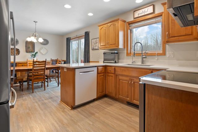 5093 SNAPDRAGON CIRCLE, Little Suamico, WI 54141