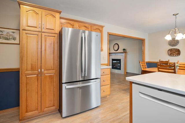 5093 SNAPDRAGON CIRCLE, Little Suamico, WI 54141