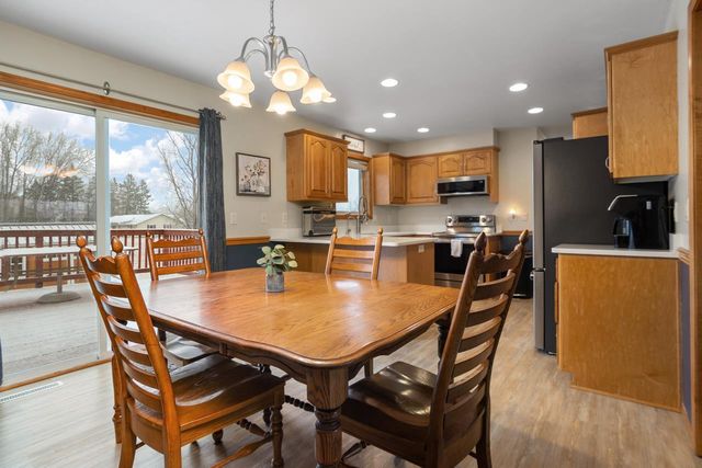 5093 SNAPDRAGON CIRCLE, Little Suamico, WI 54141