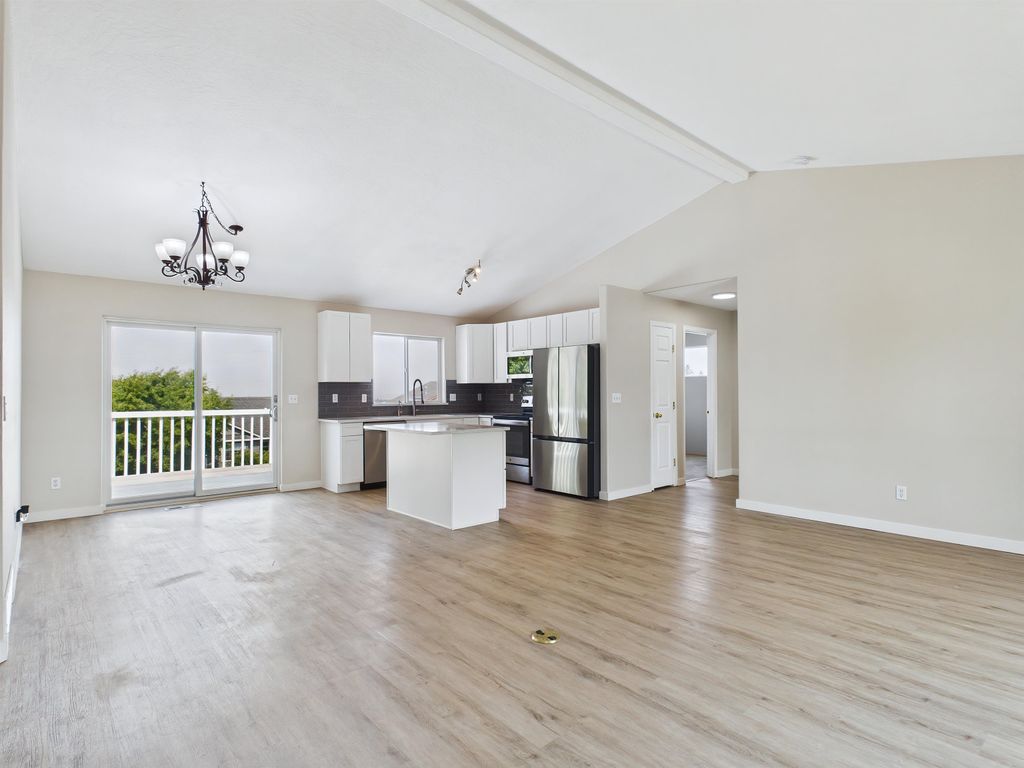 8418 E Bull Pine Ln, Spokane, WA 99217 photo 2