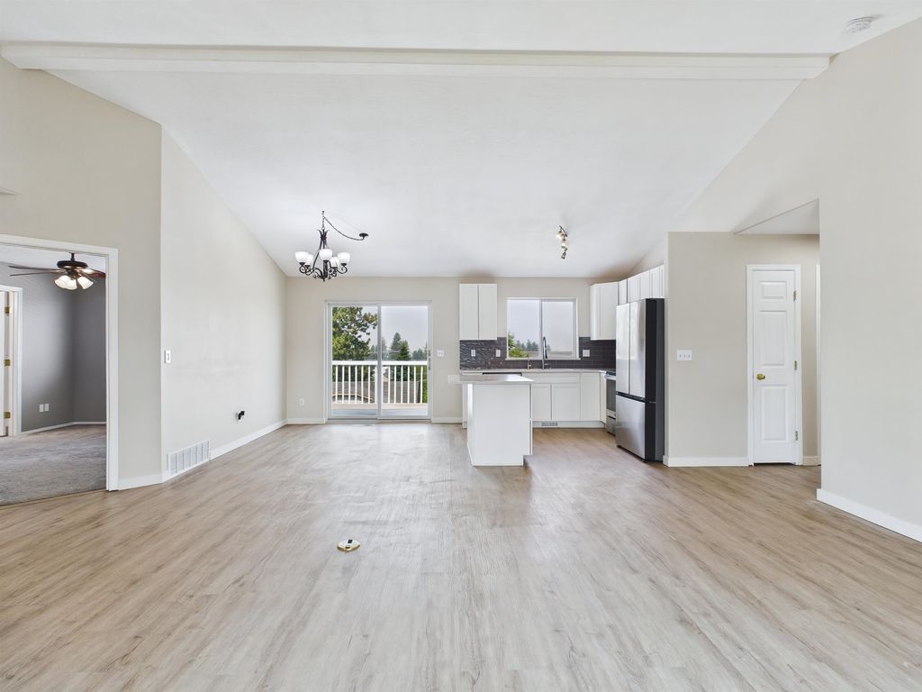 8418 E Bull Pine Ln, Spokane, WA 99217 photo 5