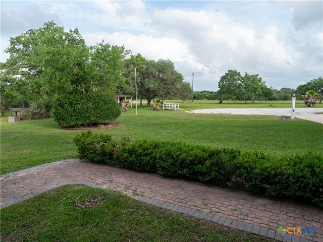 403 Oakside Drive, Victoria, TX 77905