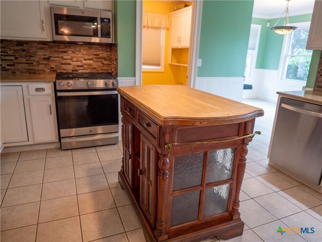 403 Oakside Drive, Victoria, TX 77905