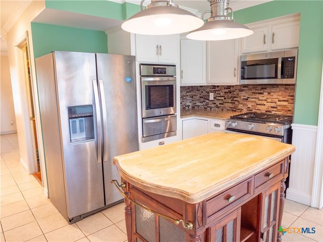 403 Oakside Drive, Victoria, TX 77905