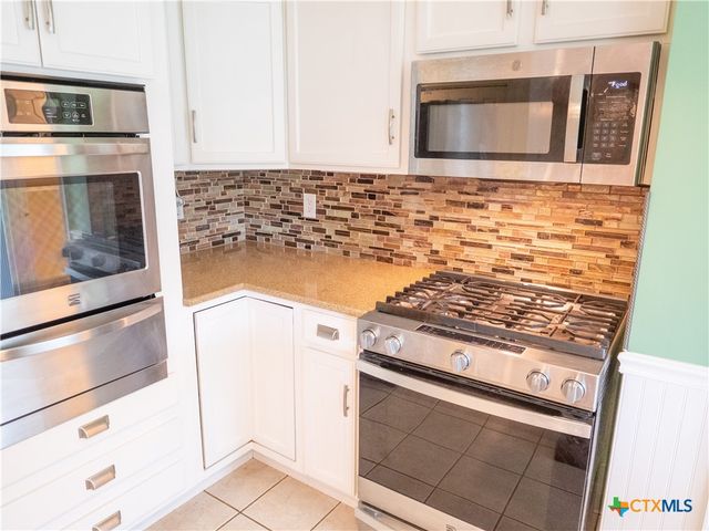 403 Oakside Drive, Victoria, TX 77905