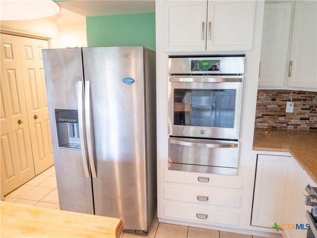 403 Oakside Drive, Victoria, TX 77905