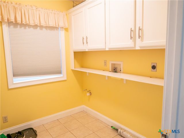 403 Oakside Drive, Victoria, TX 77905