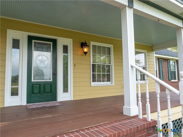 403 Oakside Drive, Victoria, TX 77905