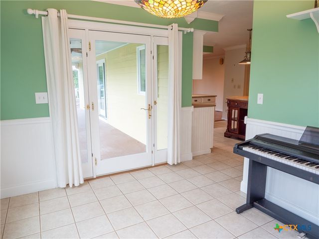 403 Oakside Drive, Victoria, TX 77905