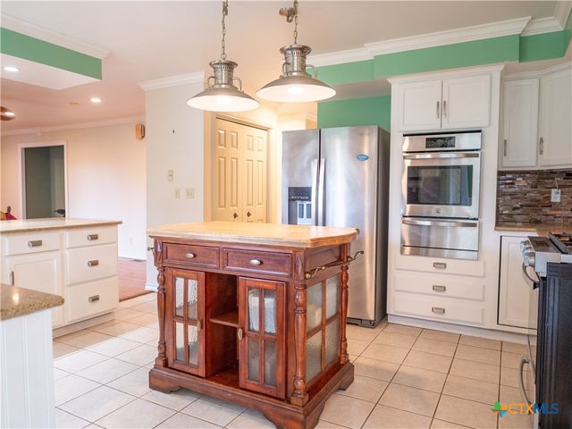 403 Oakside Drive, Victoria, TX 77905