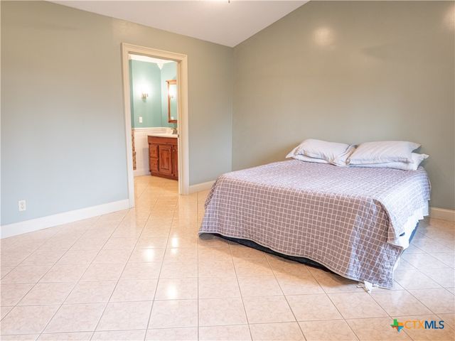 403 Oakside Drive, Victoria, TX 77905