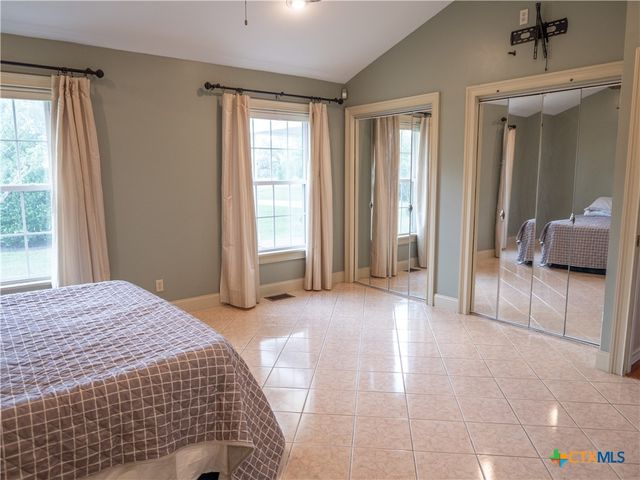 403 Oakside Drive, Victoria, TX 77905