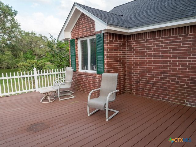 403 Oakside Drive, Victoria, TX 77905