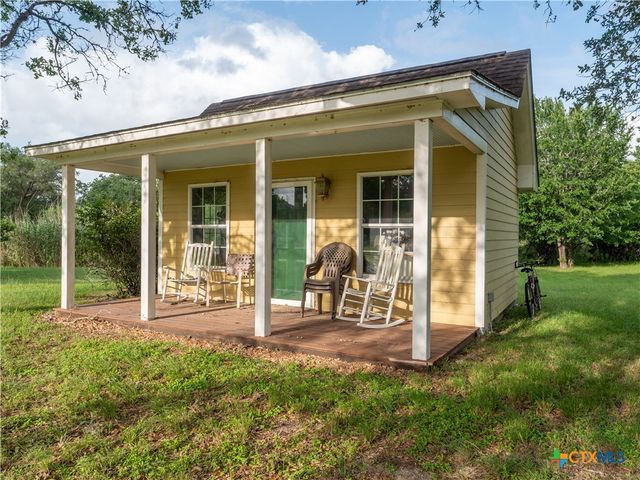 403 Oakside Drive, Victoria, TX 77905