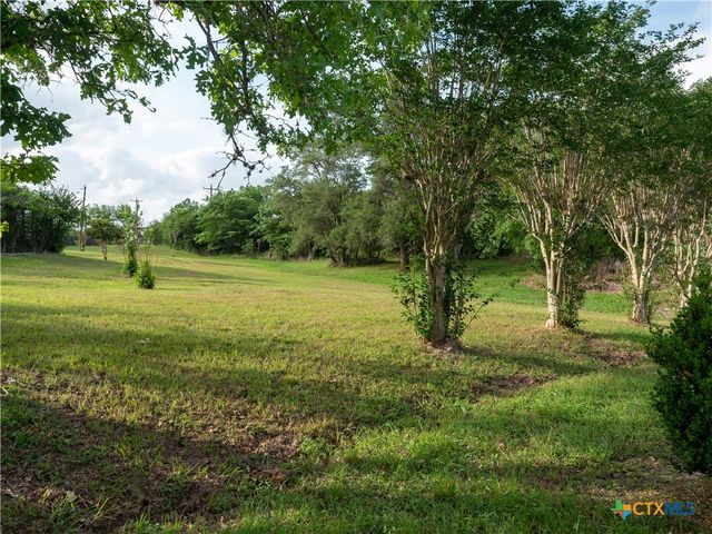 403 Oakside Drive, Victoria, TX 77905