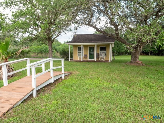 403 Oakside Drive, Victoria, TX 77905