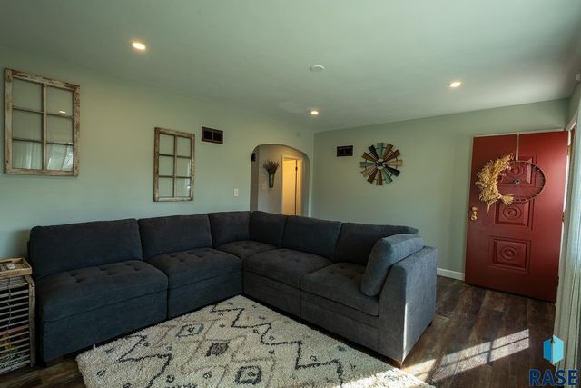 1220 S Blauvelt Ave Avenue, Sioux Falls, SD 57105