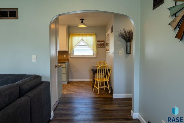 1220 S Blauvelt Ave Avenue, Sioux Falls, SD 57105