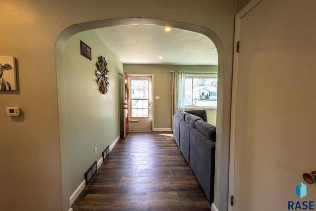 1220 S Blauvelt Ave Avenue, Sioux Falls, SD 57105