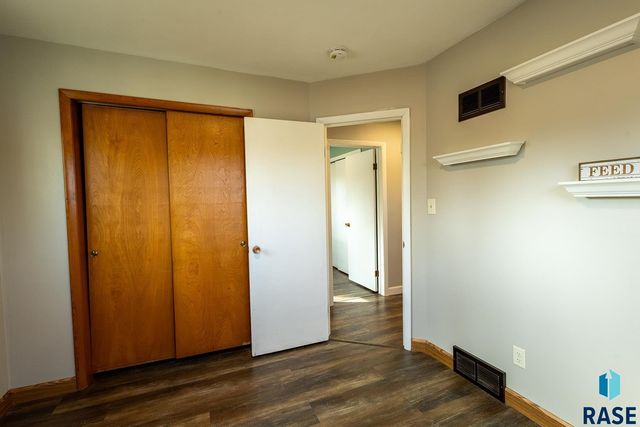 1220 S Blauvelt Ave Avenue, Sioux Falls, SD 57105