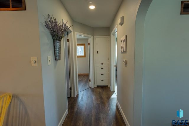 1220 S Blauvelt Ave Avenue, Sioux Falls, SD 57105