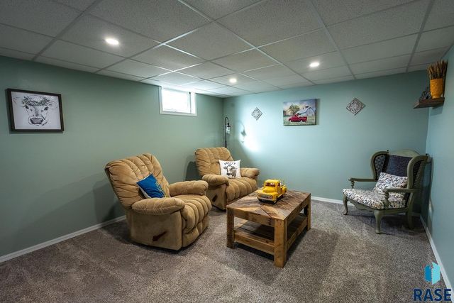 1220 S Blauvelt Ave Avenue, Sioux Falls, SD 57105