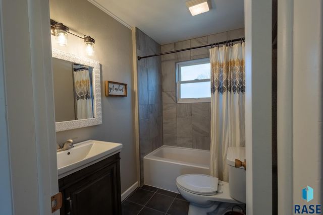 1220 S Blauvelt Ave Avenue, Sioux Falls, SD 57105