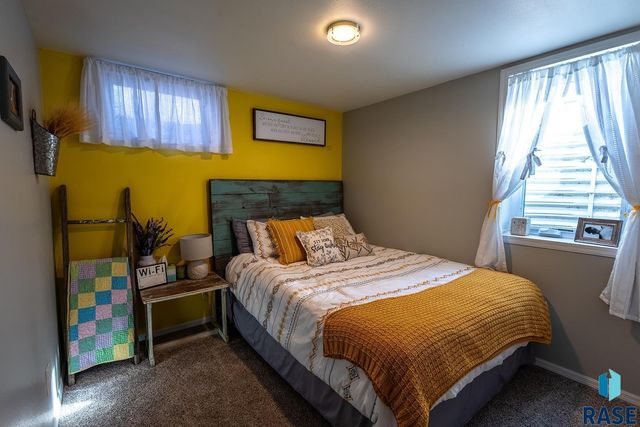 1220 S Blauvelt Ave Avenue, Sioux Falls, SD 57105