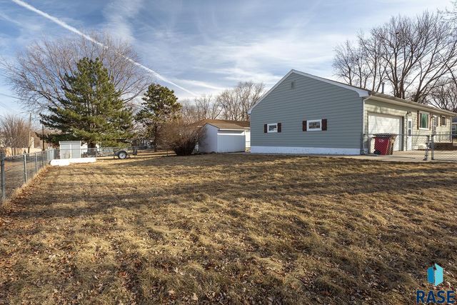 1220 S Blauvelt Ave Avenue, Sioux Falls, SD 57105