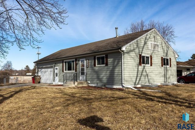 1220 S Blauvelt Ave Avenue, Sioux Falls, SD 57105