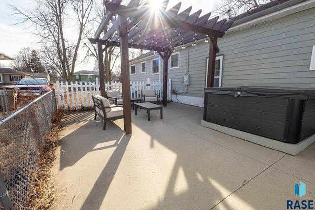 1220 S Blauvelt Ave Avenue, Sioux Falls, SD 57105