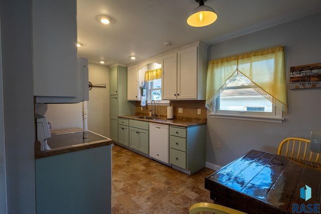 1220 S Blauvelt Ave Avenue, Sioux Falls, SD 57105