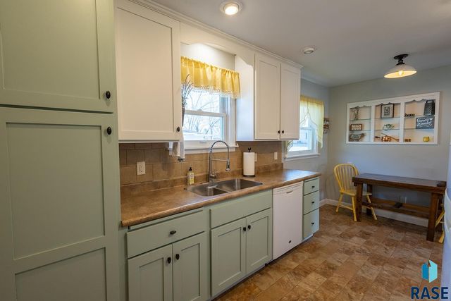 1220 S Blauvelt Ave Avenue, Sioux Falls, SD 57105