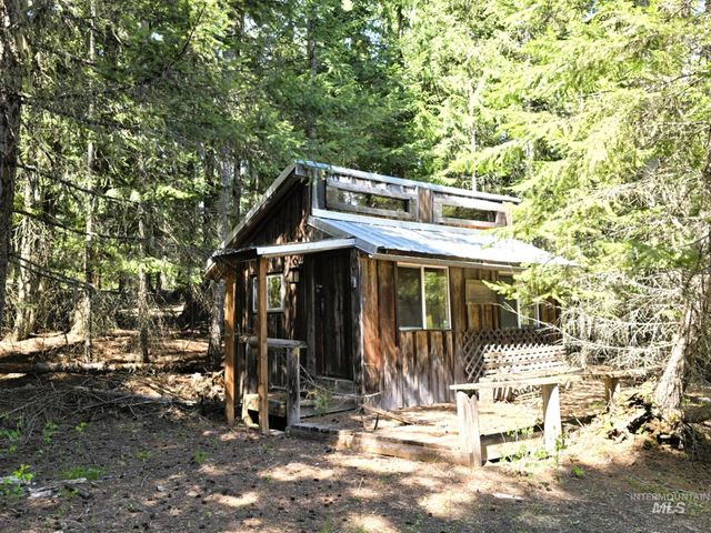 68 Panorama Dr, Lenore, ID 83541