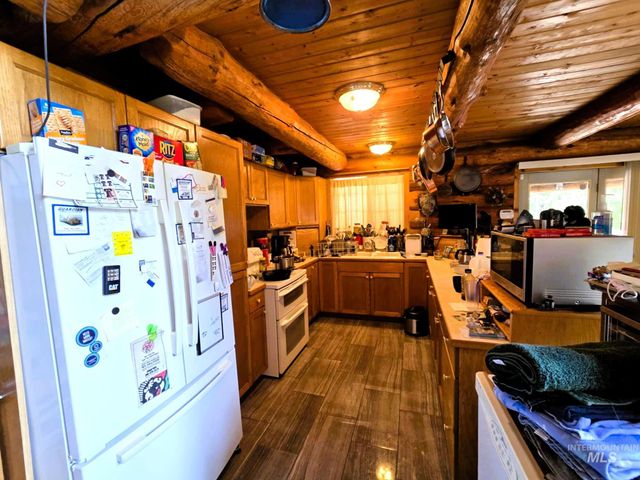 68 Panorama Dr, Lenore, ID 83541